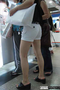 老师晓雪用丝袜脚磨我好爽