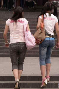 《漂亮的邻居HD》在线观看